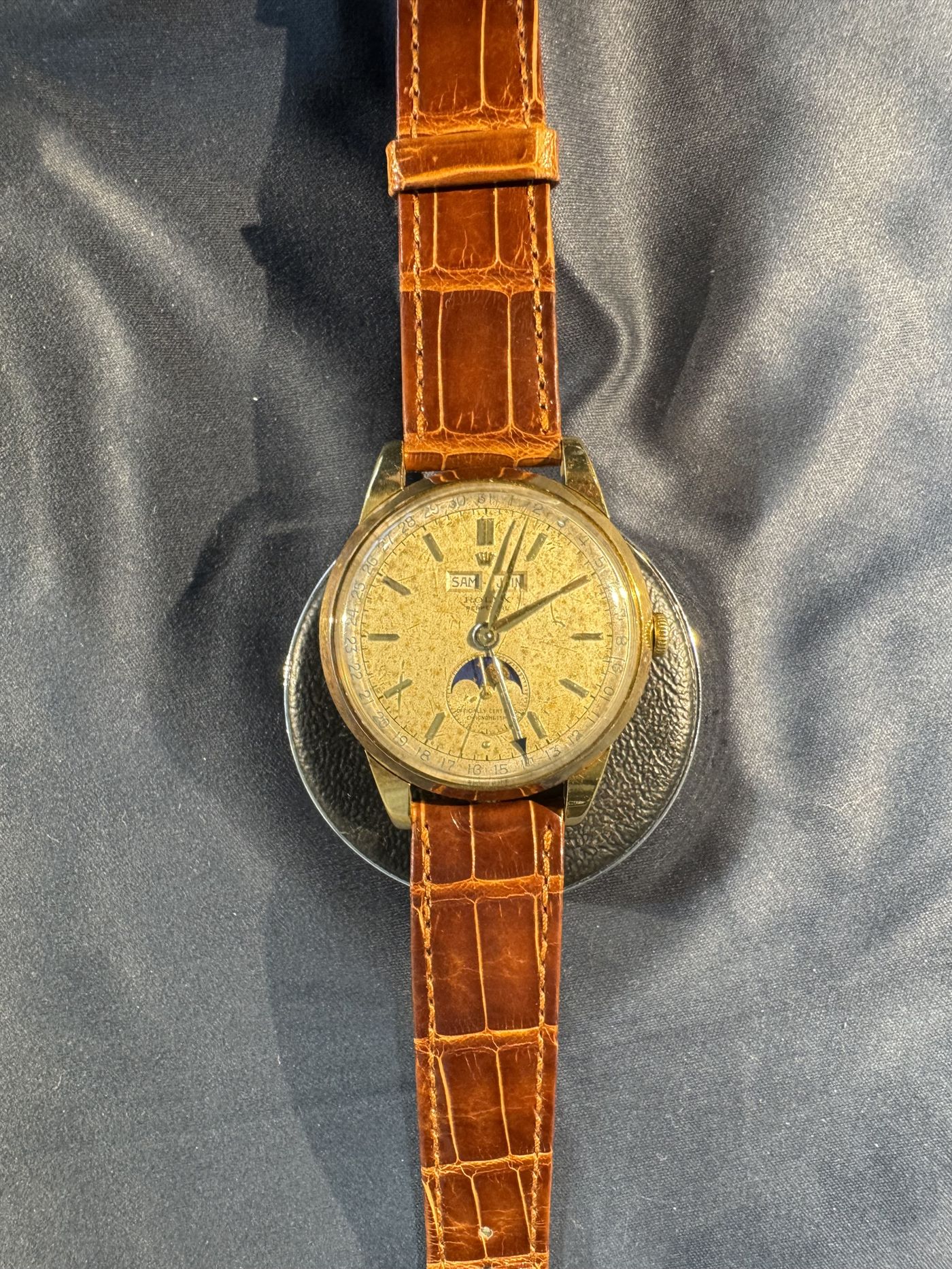 Montre en or confiée lors du pop-up ORBIS de Hong Kong